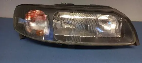 Volvo V70 Headlight/headlamp 8693548