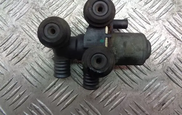 BMW 5 E39 Turbo solenoid valve 1147412144