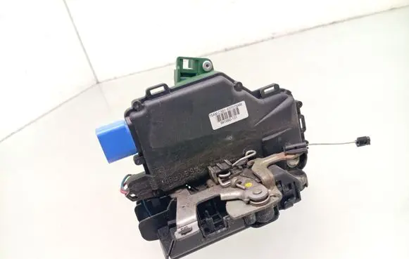 Volkswagen Polo Front door lock 3B1837015AM
