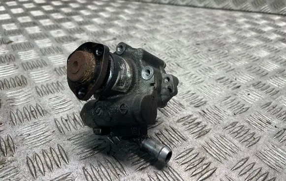 BMW X1 E84 Power steering pump 678045902