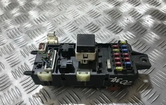 Mitsubishi Space Star Fuse box set 1j100575 1j10-0575
