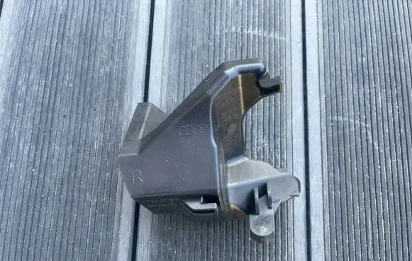 Audi TT TTS RS Mk3 8S Headlight/headlamp mounting bracket 8S0805608