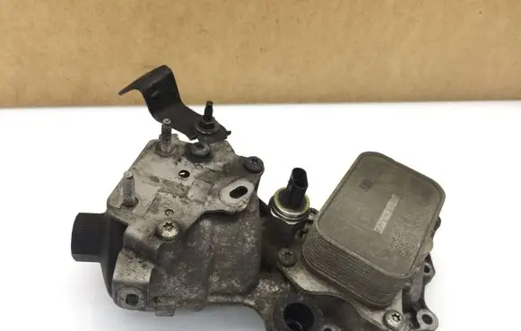 Peugeot 308 Oil filter mounting bracket 9823532380