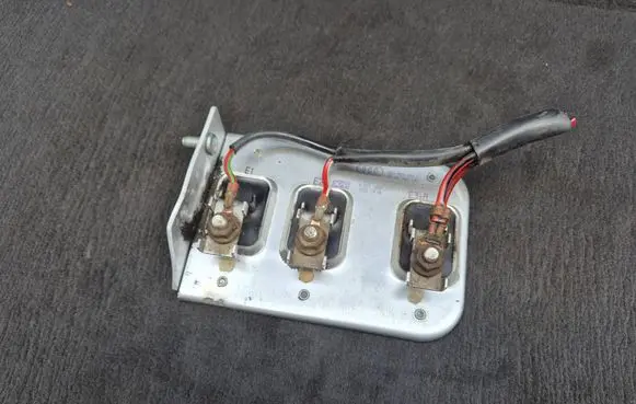 Audi A6 S6 C5 4B Coolant fan relay 8D0959493A