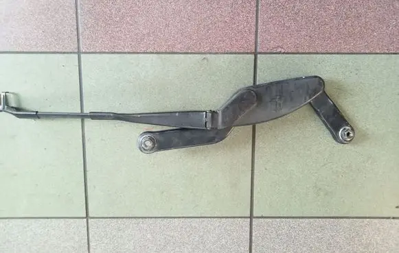 Mercedes-Benz S W220 Front wiper blade arm A2208200044