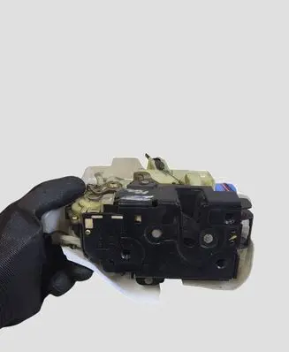 Volkswagen Multivan T5 Front door lock 3B1837015AQ 3B1837015AM
