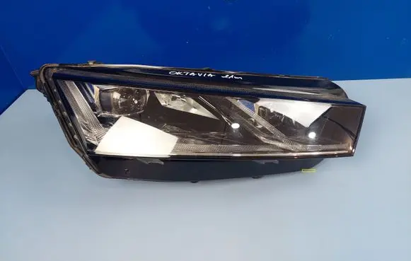 Skoda Octavia Mk4 Headlight/headlamp 5E4941016A 030111823400