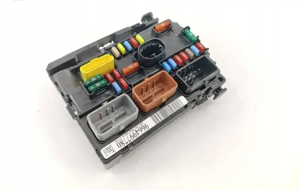 Peugeot 207 Fuse module 9664997780