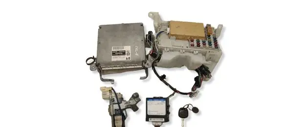 Toyota Corolla E120 E130 Engine ECU kit and lock set 8966113230 1758005241 8978012140
