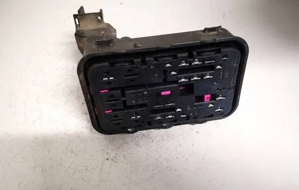 Volkswagen Tiguan Fuse box set 1k0937700b