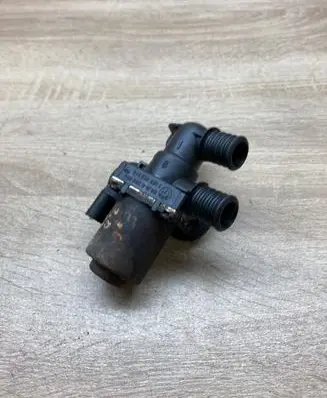BMW 3 E46 Coolant heater control valve 8369805 1147412144