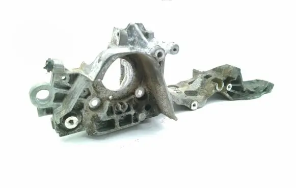Volkswagen PASSAT B8 Generator/alternator bracket 04L903143B A159C03