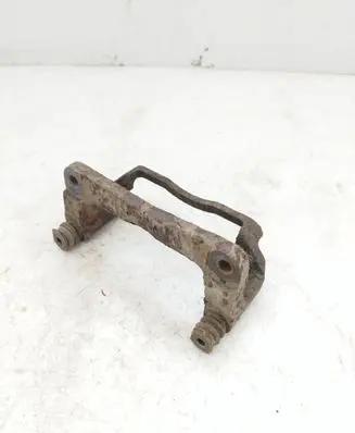 Subaru Impreza I Front brake pad spring 