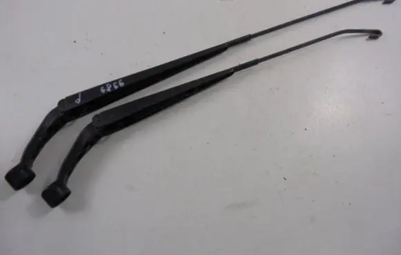Front wiper blade arm