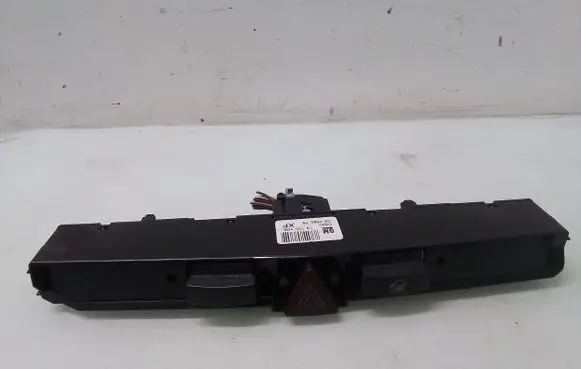 Opel Astra H Hazard light switch 13100105