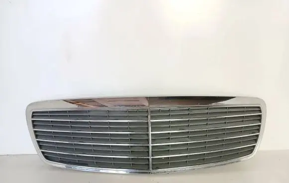 Front bumper upper radiator grill