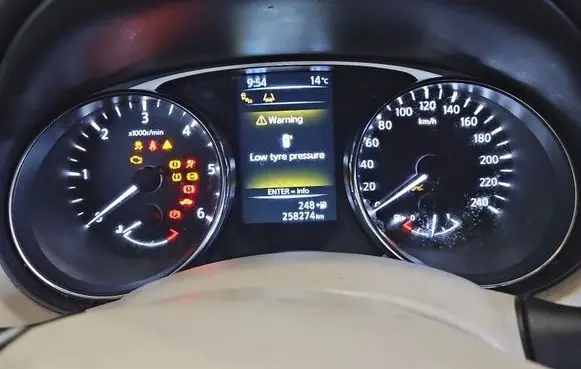 Nissan X-Trail T32 Speedometer (instrument cluster) 4CC6A IMPRK1568326