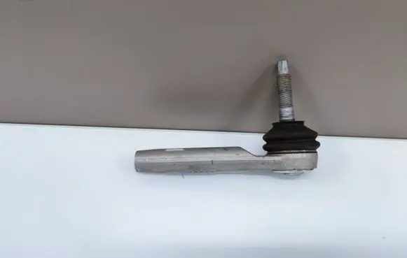 Tesla Model Y Steering tie rod end 220018A1