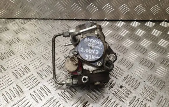 Toyota Avensis T250 Fuel injection high pressure pump 221000R011