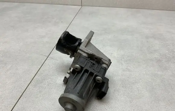 Nissan Juke I F15 EGR valve H8200129863 147105308R