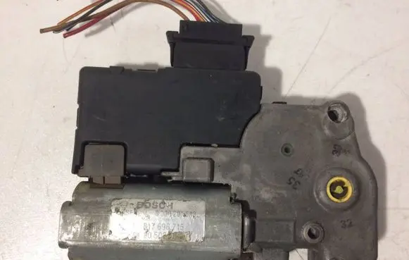 Opel Vectra B Sunroof control unit/module 817696715 0390201642