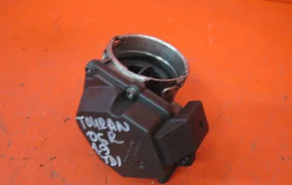 Volkswagen Touran I Throttle body valve 03G128063A