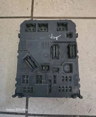 Citroen Berlingo Fuse module 9657999780 BSIE0200 S11085220