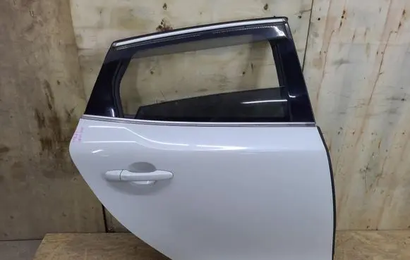 Volvo V40 Rear door