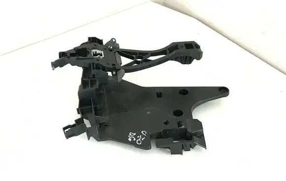 Rear door exterior handle/bracket