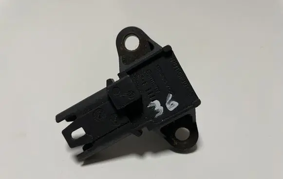 BMW 7 F01 F02 F03 F04 Air pressure sensor 7560063