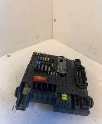 Volvo V70 Fuse module 8676391 04W354 12217799