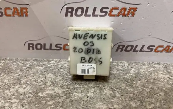 Toyota Avensis T250 Door central lock control unit/module 8974105050