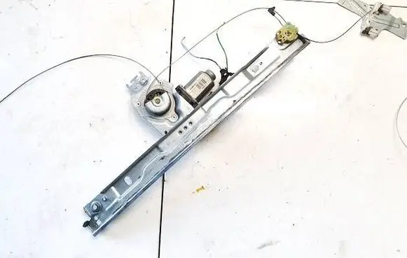Peugeot 207 Front door window regulator motor 400912c