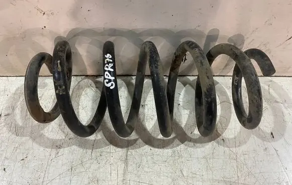 Toyota Avensis T270 Rear coil spring
