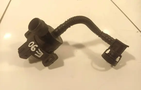 BMW 3 E90 E91 Valve vacuum 7551262