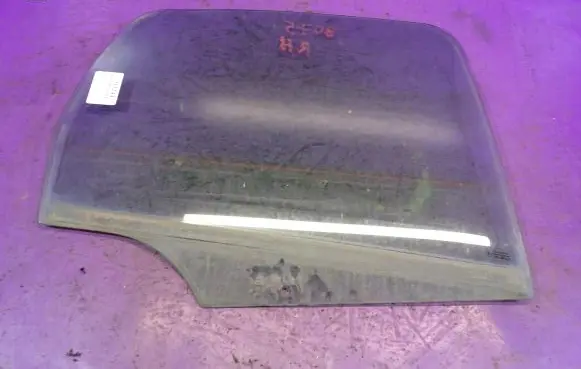 Citroen C3 Front door window glass four-door