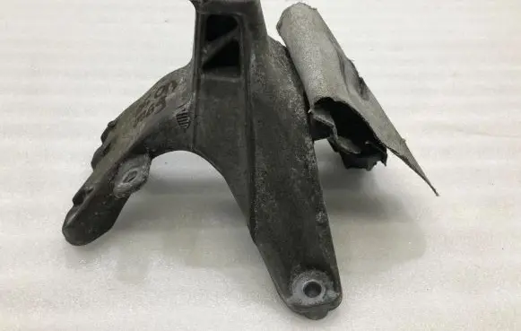 Audi A5 Sportback 8TA Engine mounting bracket 8K0199308
