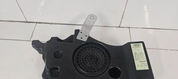 Audi A3 S3 8P Subwoofer speaker 8P4035382 0180 7606500230