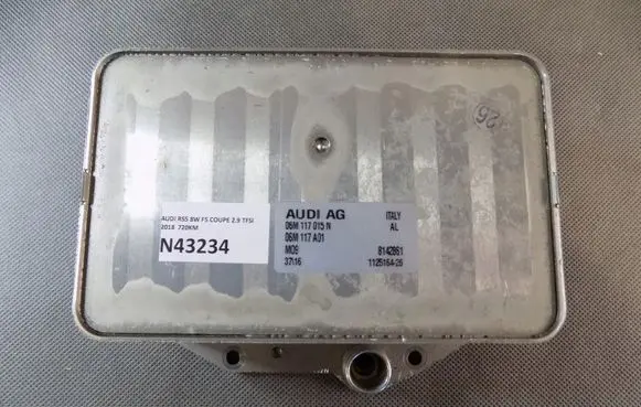 Audi RS5 Engine oil radiator 06M117015N