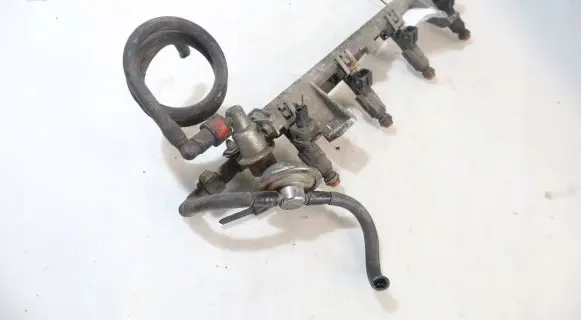 Suzuki Swift I Fuel main line pipe