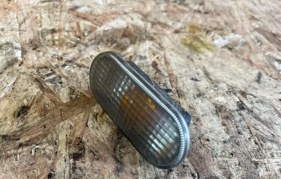 Front fender indicator light