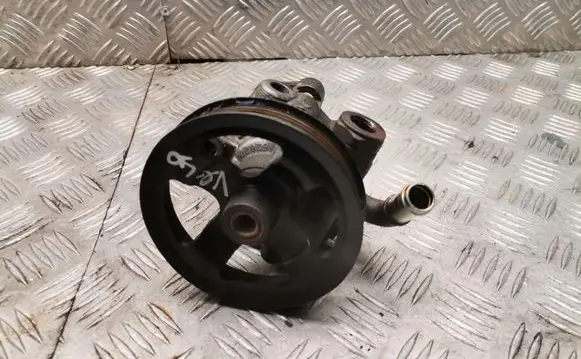Toyota Corolla Verso AR10 Power steering pump 52020