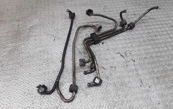 Volkswagen II LT Fuel injector supply line/pipe 