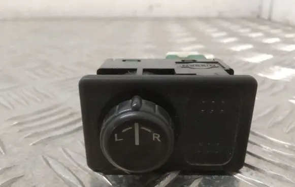 Nissan Primera Wing mirror switch