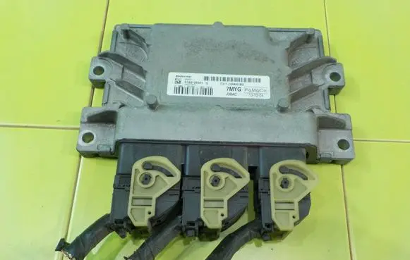 Ford B-MAX Engine control unit/module CV1112A650BG