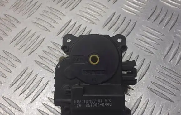 Mazda 3 I Air flap motor/actuator HB601BN8V-01
