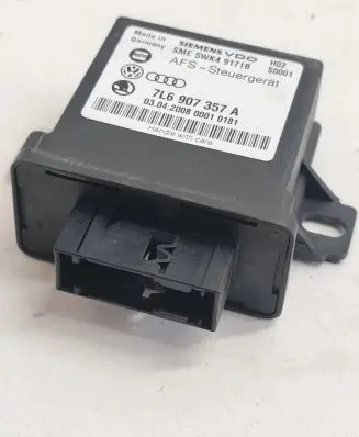 Volkswagen Touareg I Light module LCM 7L6907357A 5WK49171B