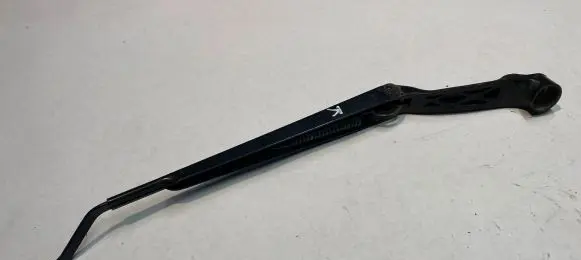 Lexus IS 200-300 Front wiper blade arm
