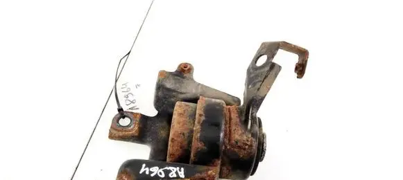 Toyota Avensis T250 Engine mount bracket