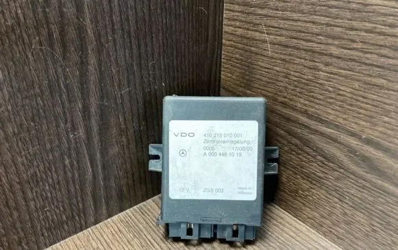 Mercedes-Benz Sprinter W901 W902 W903 W904 Door central lock control unit/module A0004461019 410215010001